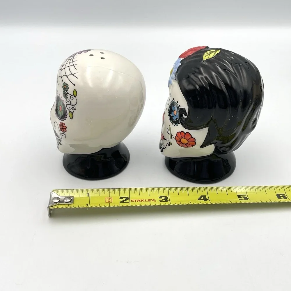 Cracker Barrel Sugar Skull Salt Pepper Shaker Set Day Of The Dead NIB‎ Halloween